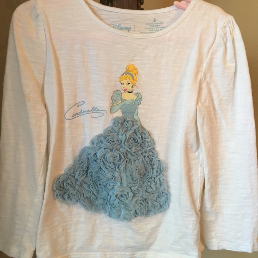 Disney shirt fits 4T GUC